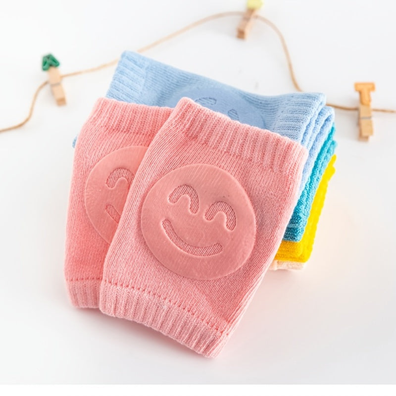 Knitted knee pads with smiley face for boys, ideal for autumn and winter