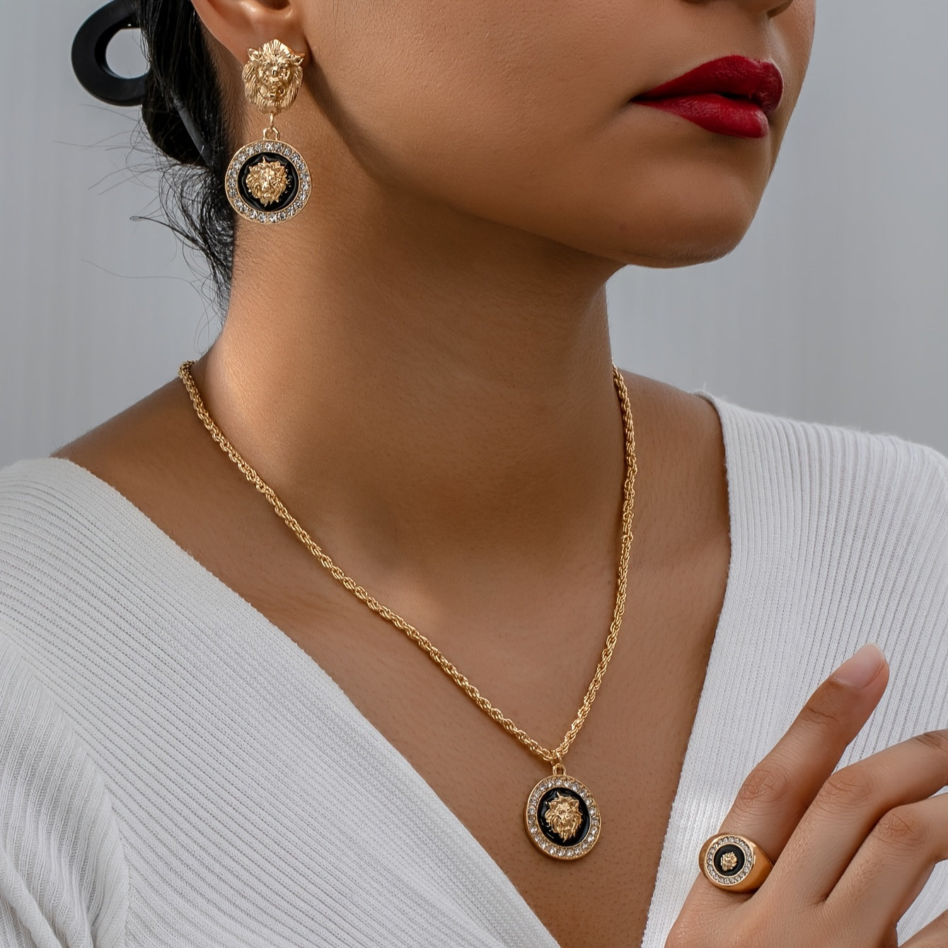 A set of European and American retro elegant temperament lion head jewelry, including an enamel charm necklace, a pair of charm earrings, and a ring adorned with lion heads.