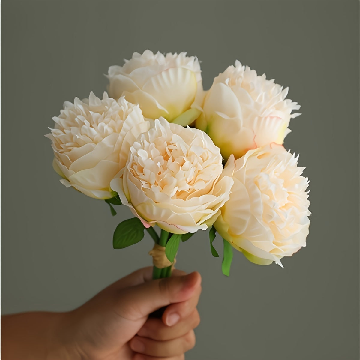 5 artificial white peonies with wire stems, 32cm in length, for various occasions like weddings, home decor, and holidays. Perfect for Valentine's Day, Mother's Day, and National Nurses Day.