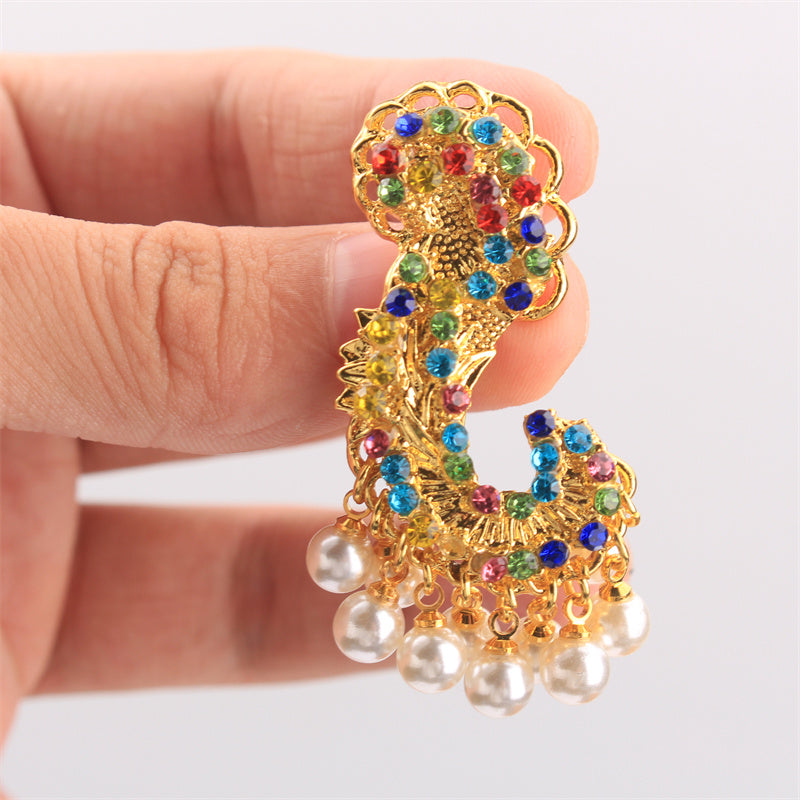 Marvaridlar va rhinestone'lar bilan bezatilgan Glamorous Fish Hook Brooch - Partiyalar, Sayohatlar va Har kuni nafislik uchun ideal.