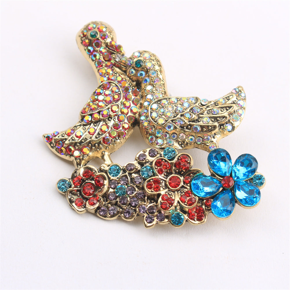 Stylish Rhinestone Seabird Brooch - A Versatile and Fashionable Accent for Outfits, Purses, and Headwear