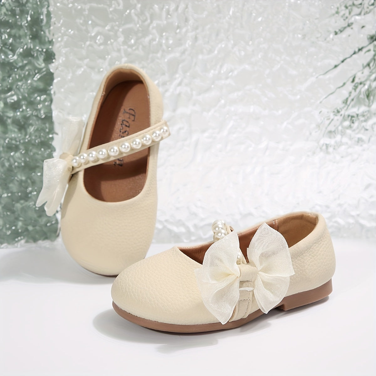 Stylish pearl bow Mary Jane shoes for girls, perfect for parties and weddings. Lightweight and breathable for spring and summer.