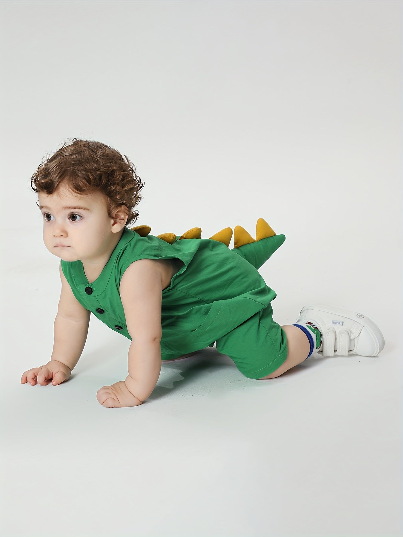 Creative dinosaur tail bodysuit for infants and toddlers, casual sleeveless romper for baby boys, perfect for indoor and outdoor wear, ideal as a gift.