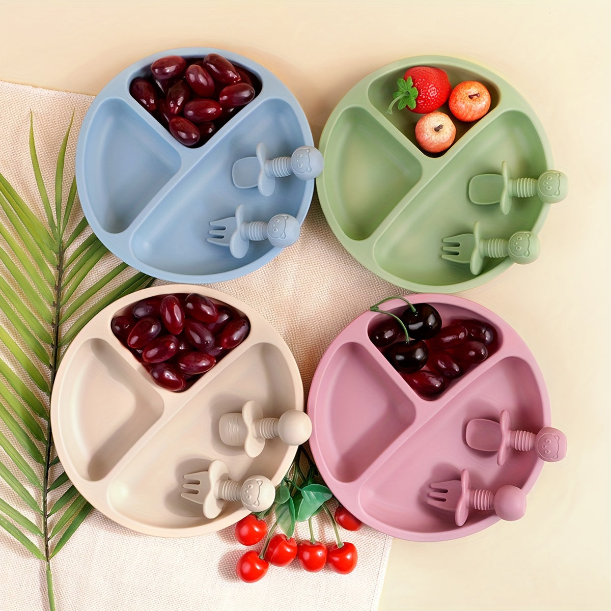 TYRY.HU Silicone Baby Feeding Set includes 3 pieces of essential items: a suction divided plate, utensils, and BPA-free tableware set. Perfect for Baby Led Weaning, this set comes with a spoon and fork, making mealtime enjoyable and mess-free. Ideal for