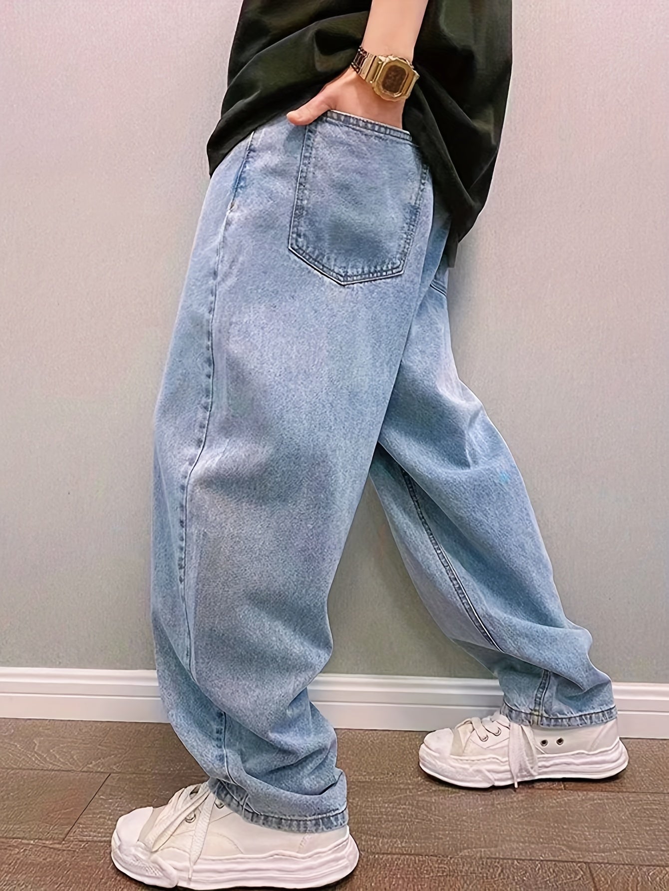 Spring and Summer 2024 Men's Light Blue Washed Denim Pants, Loose-Fitting Casual Street Style Jeans.