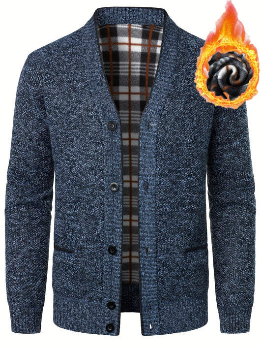 Classic and comfortable men's plus-size cardigan, ideal for layering in autumn and winter.