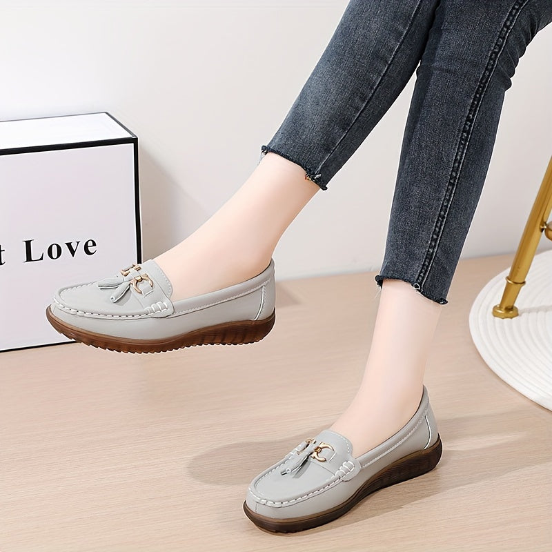 Women's slip-on loafers with soft sole, faux leather, suitable for all seasons.