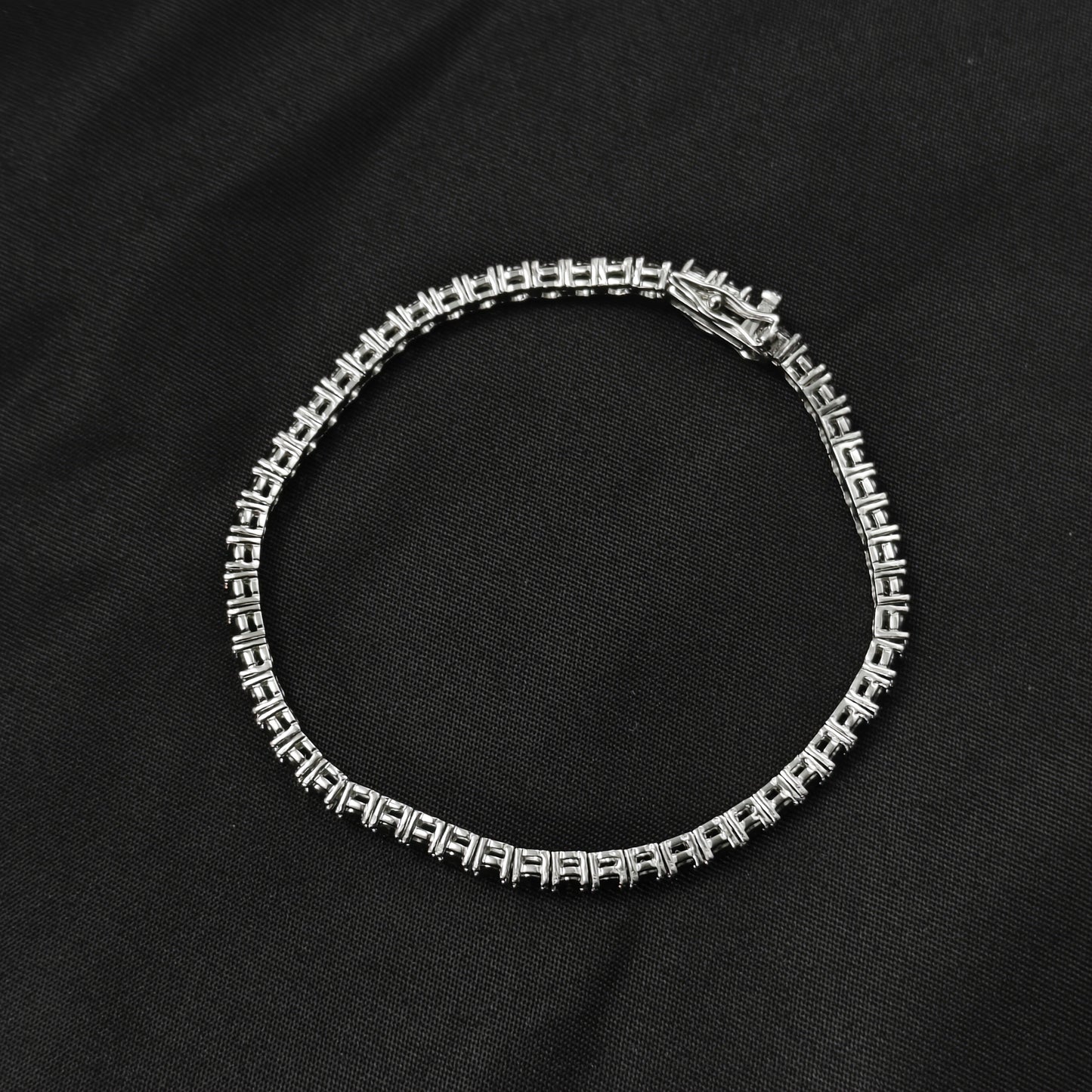 Luxurious and fashion-forward, this stunning S925 Silver Black Moissanite Bracelet is the perfect accessory for parties, banquets, and daily outings. A thoughtful gift for loved ones, this bracelet is ideal for celebrating Christmas, Carnival, and