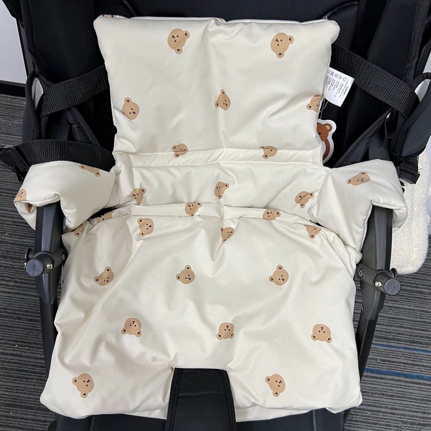 Ensure your baby's safety and comfort with these non-slip autumn and winter baby dining chair cushions, perfect for Halloween, Thanksgiving, and Christmas gifts.