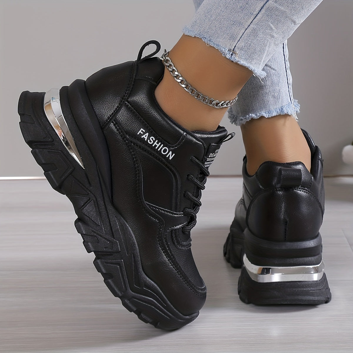 Trendy lace-up platform sneakers for women, perfect for outdoor activities.