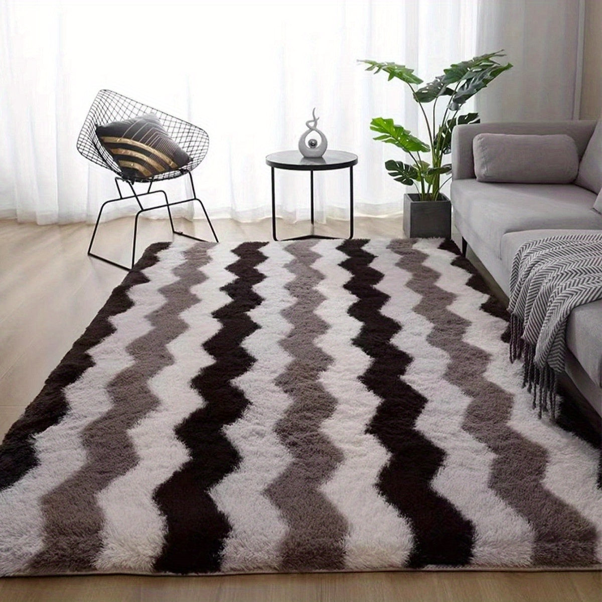 Elevate your space with our 1pc Stylish Simple Tie-dye Long Pile Carpet. This soft and comfortable rug is free of formaldehyde and any peculiar smell. It features non-shedding and non-fading qualities, making it perfect for a variety of spaces including