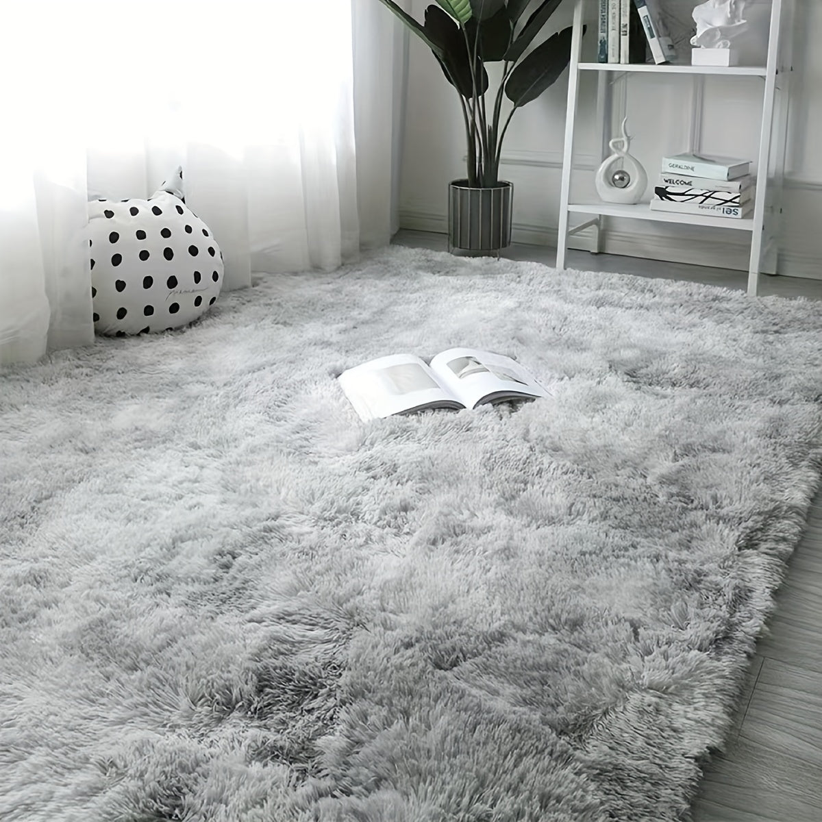 Elevate your space with our 1pc Stylish Simple Tie-dye Long Pile Carpet. This soft and comfortable rug is free of formaldehyde and any peculiar smell. It features non-shedding and non-fading qualities, making it perfect for a variety of spaces including