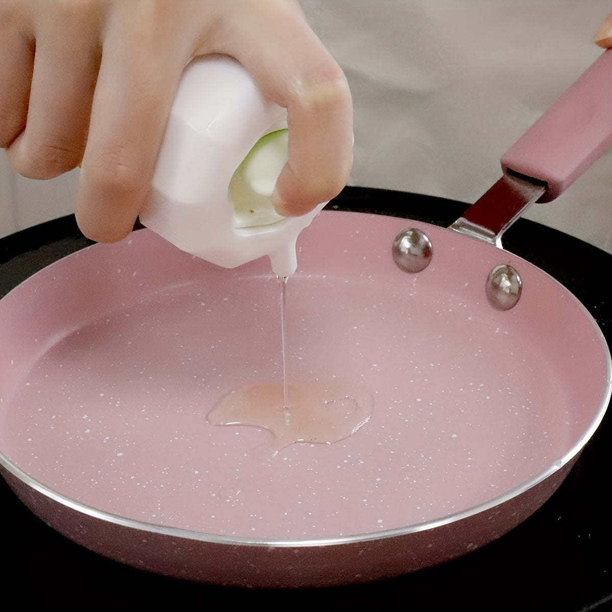 Pink non-stick skillet made of zinc alloy - ideal for cooking steak, pancakes, crepes, omelets, and breakfasts. Must be hand washed.