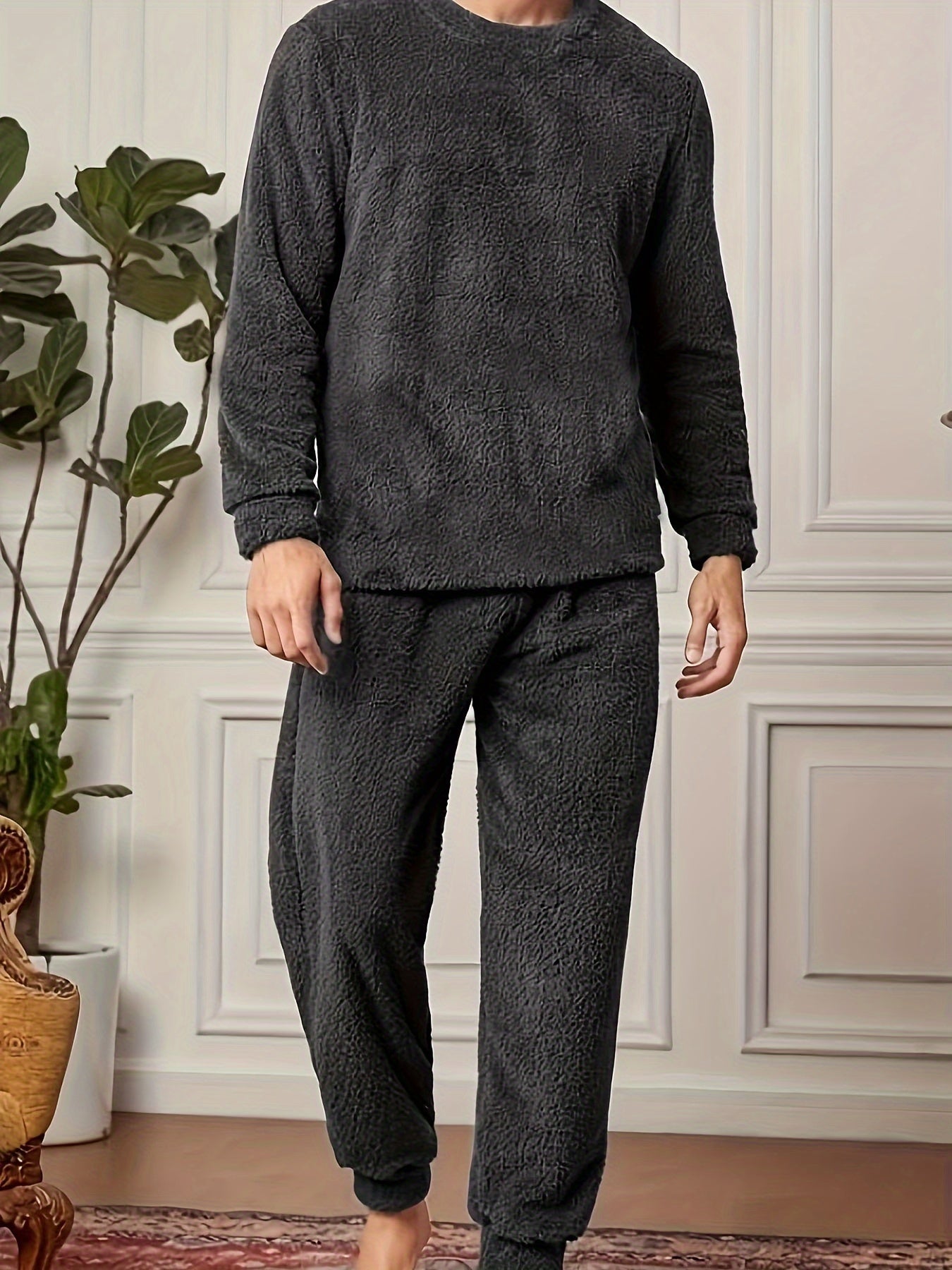 Men's cozy coral fleece pajama set - warm flannel loungewear with long sleeves & pockets for winter and autumn comfort at home.