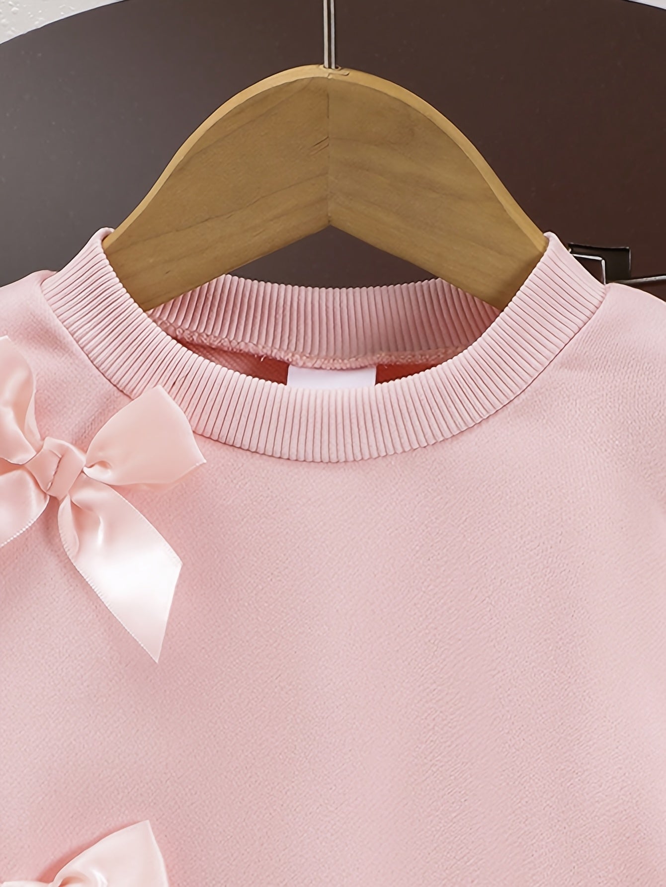 Baby girls' pink sweatshirt and pants set with double bows, ideal for outdoor wear in spring and autumn.