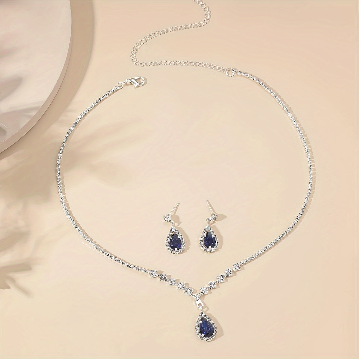 European and American trendy claw chain necklace and earrings set with zirconia for wedding, party, or gift.