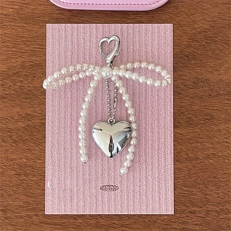 Large heart-shaped metal pendant with pearl bow - ideal for Valentine's Day. Versatile accessory for mobile phone cases, cameras, bags, and keychains. Perfect gift for women and girls.