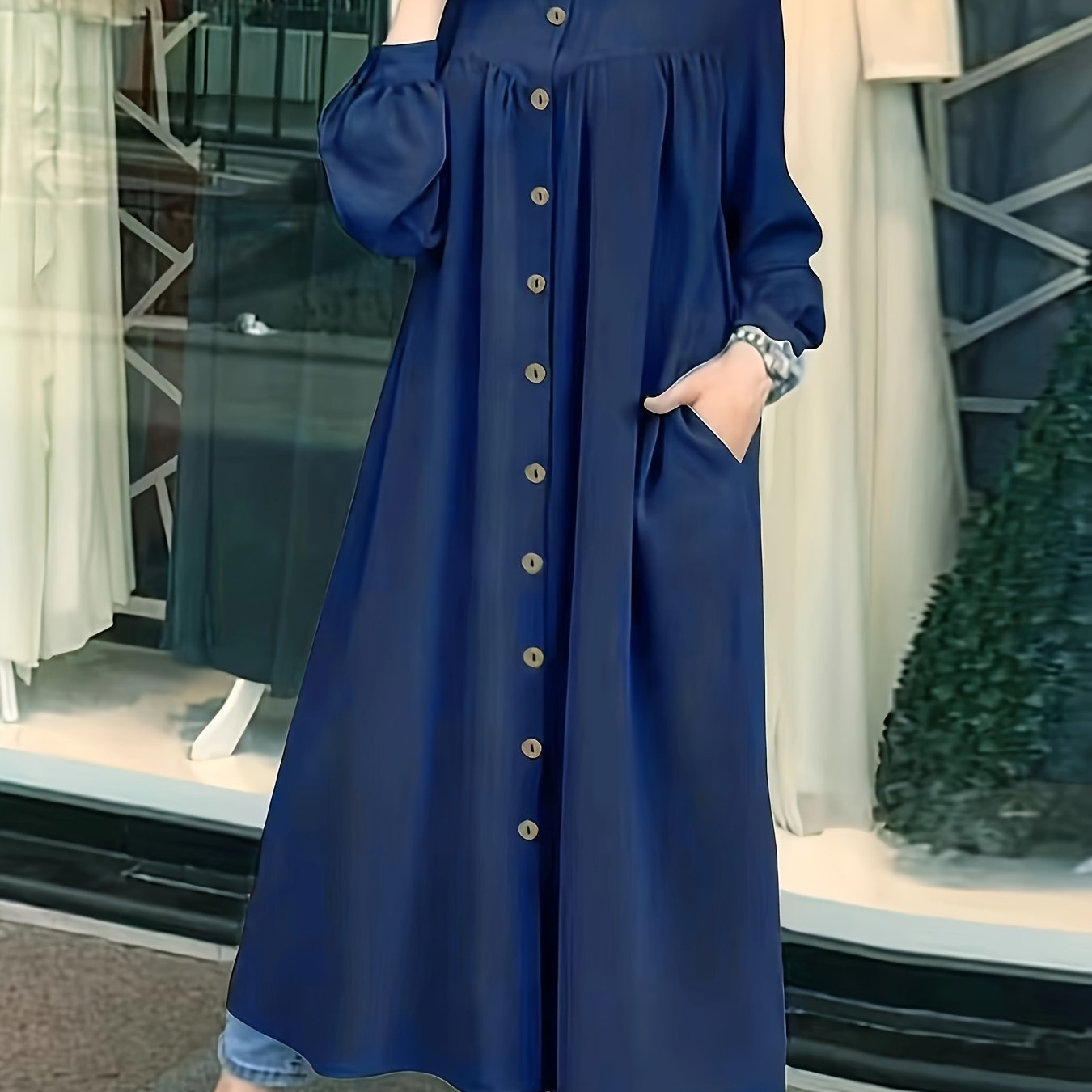 Casual Middle Eastern long dress with open stand-up collar.