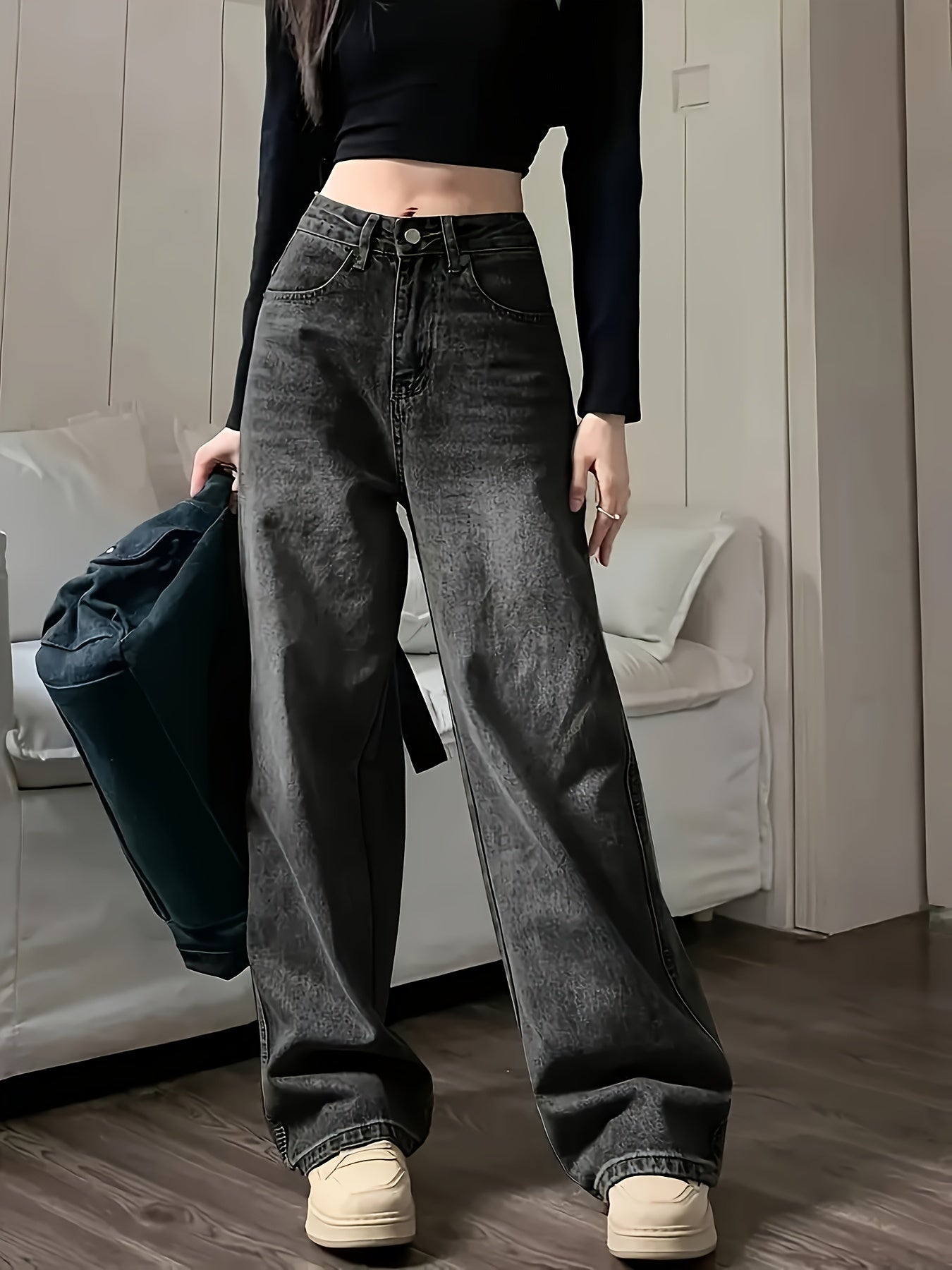 Stylish plus-size jeans for women, comfortable and versatile.