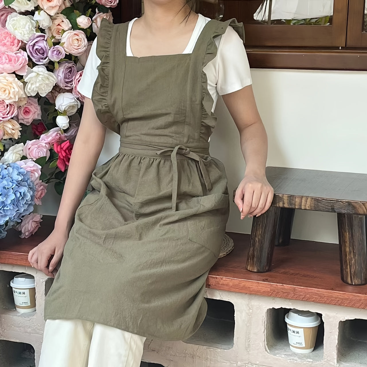 Women's Classic Apron made from 100% woven fabric with pockets, 180gsm, solid color.