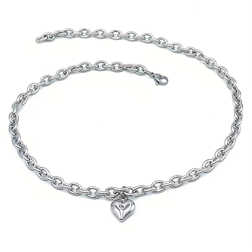 Adjustable heart-shaped alloy collar for cats and small dogs with versatile chain design.