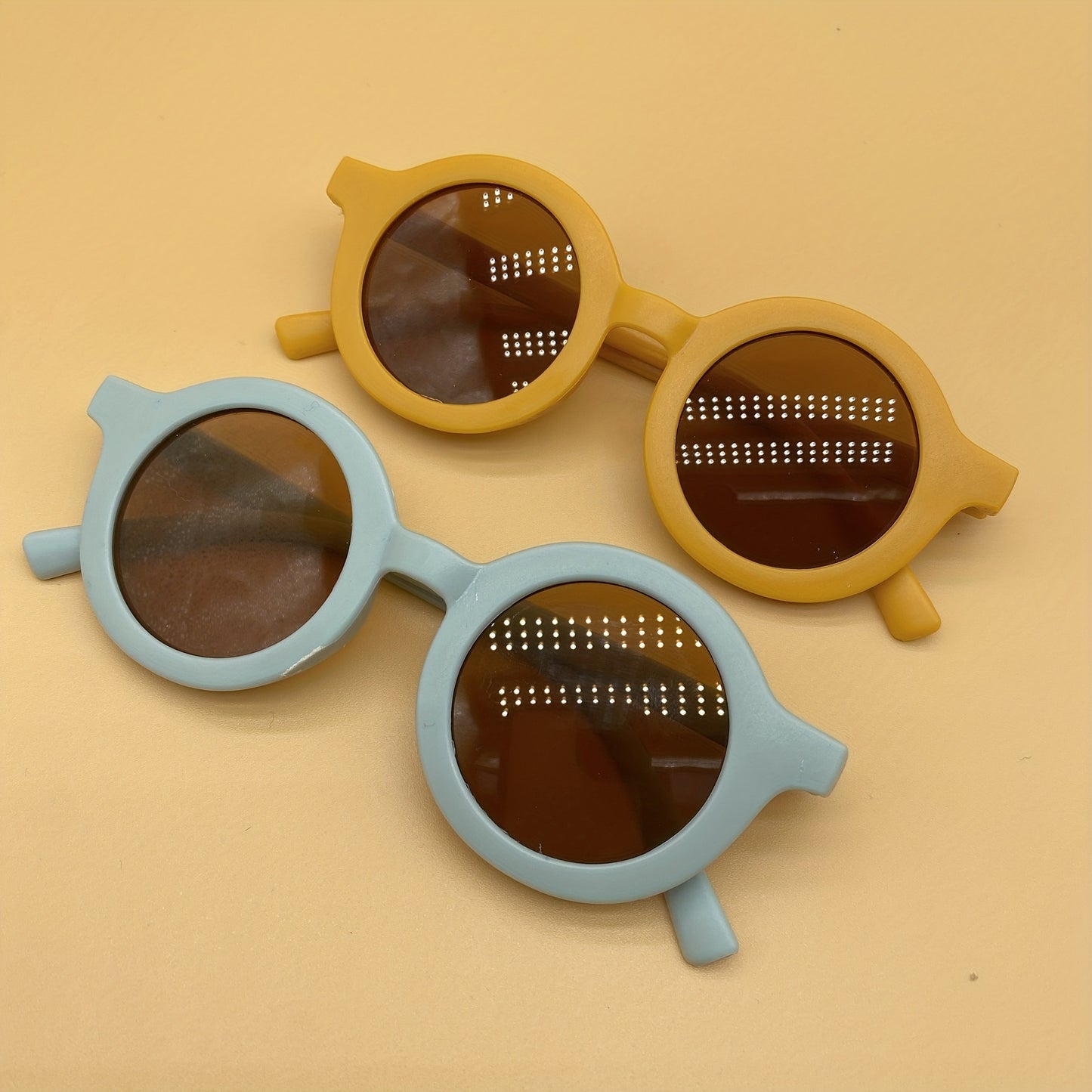 Children's retro fashion cartoon catwalk glasses for birthday parties in cute Nordic style.