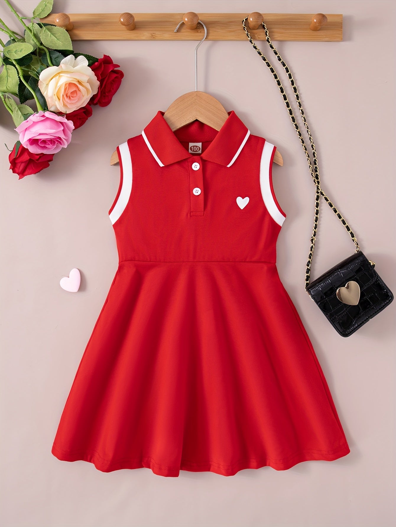 Sleeveless summer girls' dress with collar, heart print, knee-length.