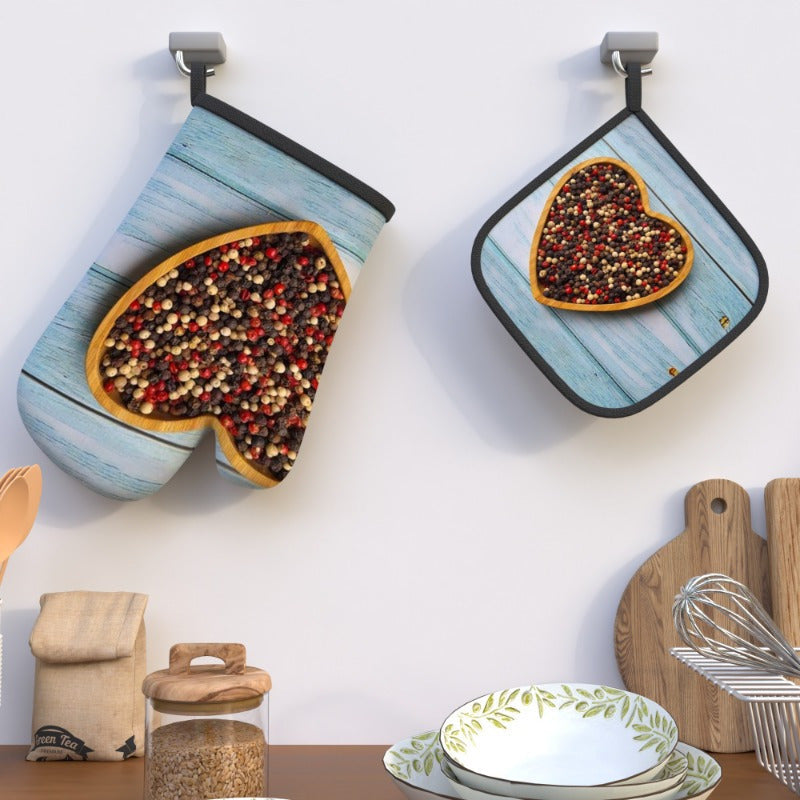 2 sets of heat resistant oven mitts and potholders with heart-shaped molds on a wooden board. Perfect for kitchen decoration, cooking, grilling, baking, and makes a great holiday gift. Suitable for use with peppercorns. Dimensions are 26.92 x 17.02 cm.