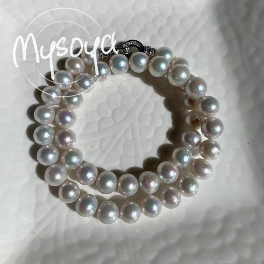 Elevate your style with the MYSOYA Elegant Large Natural White Pearl Necklace, featuring stunning 9-10mm pearls. This necklace comes in an exquisite gift box, making it perfect for any occasion - from daily wear to parties, birthdays, anniversaries