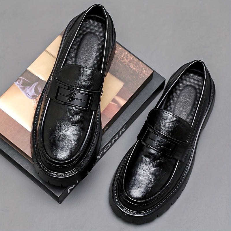 Men's slip-on loafers with non-slip rubber sole, perfect for casual attire.