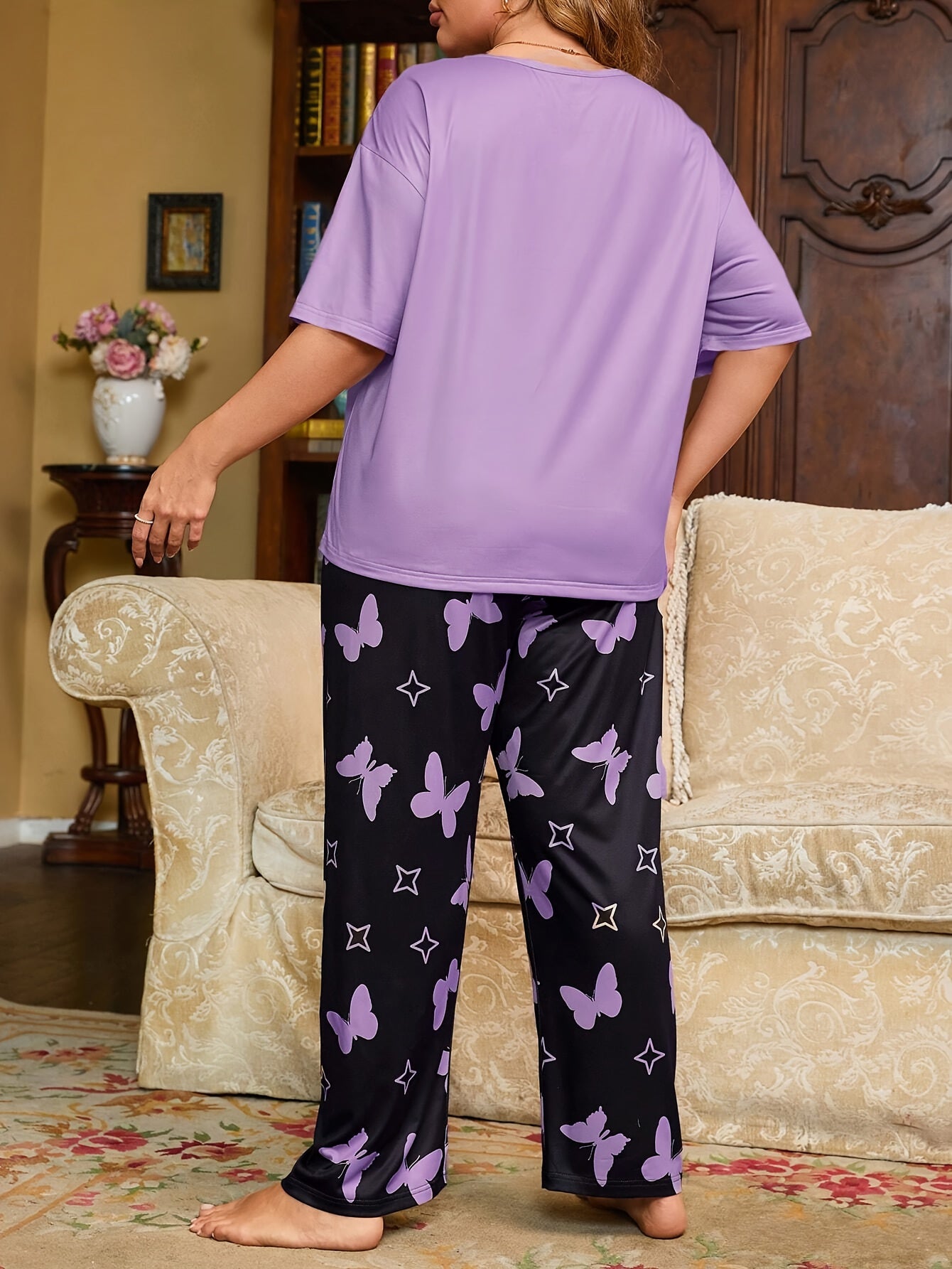 Casual women's pajama set with black & purple butterfly & love heart print, made of 95% polyester and 5% elastane. Features short sleeves, crew neck, hollow-out & four-side star pattern