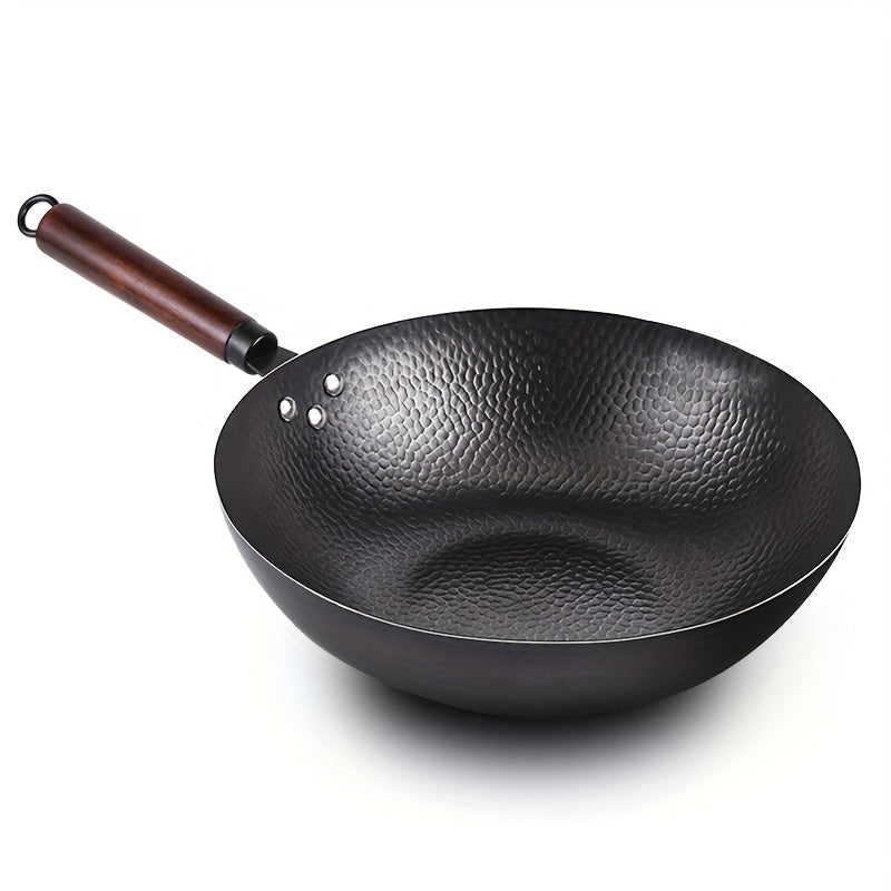 1 piece of Cast Iron Wok (32.0cm) suitable for Chinese-style cooking. This wok has a flat bottom and is compatible with electromagnetic stoves, electric stoves, gas stoves, and halogen stoves. It is a versatile kitchen utensil that is ideal for all types