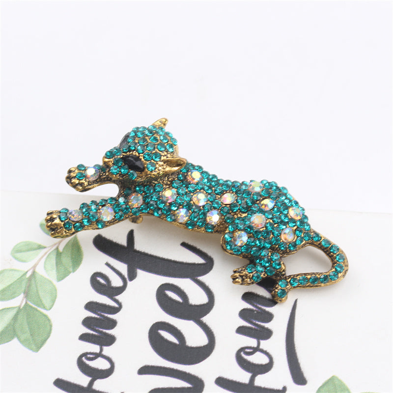 Vintage Style Cheetah Brooch with Rhinestones and Enamel, Elegant Fashion Pin for Women, Novelty Animal Jewelry Accessory