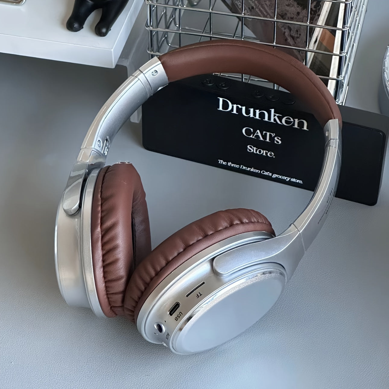 Stylish wireless headphones with retro HiFi sound, over-ear design, long battery life, and noise isolation, perfect for gifts and any occasion.