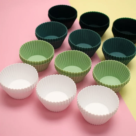 12 or 24 pieces of silicone cupcake and muffin liners that are reusable - they have the perfect shape, are non-stick, and easy to clean, making them essential baking tools for every occasion.