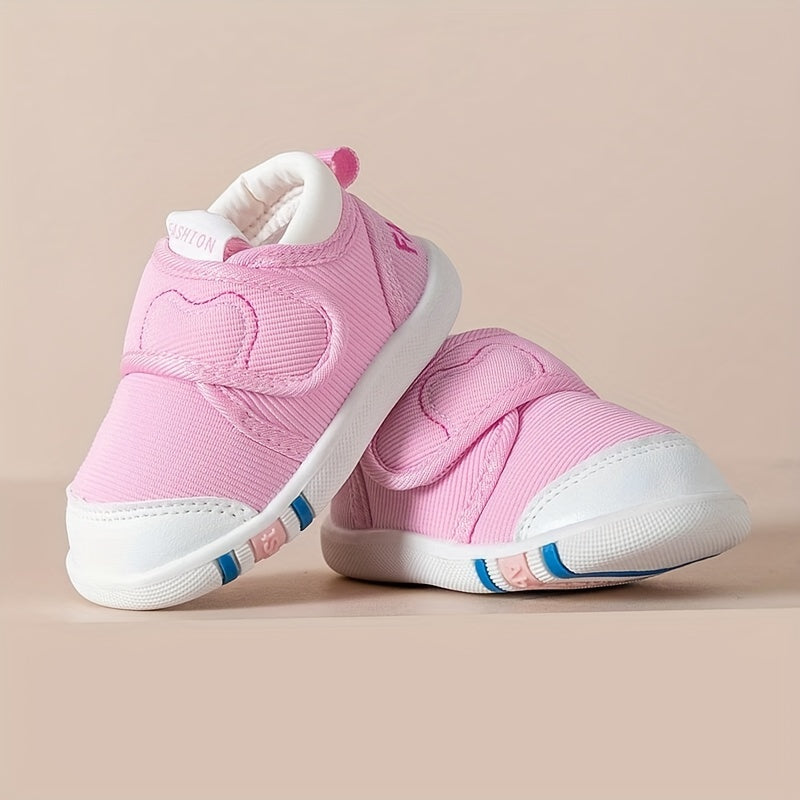 Cozy cartoon children's sports shoes for toddlers aged 1-3 years. Suitable for girls and boys aged 12-36 months, ideal for indoor and outdoor use in spring and autumn. Lightweight and cute