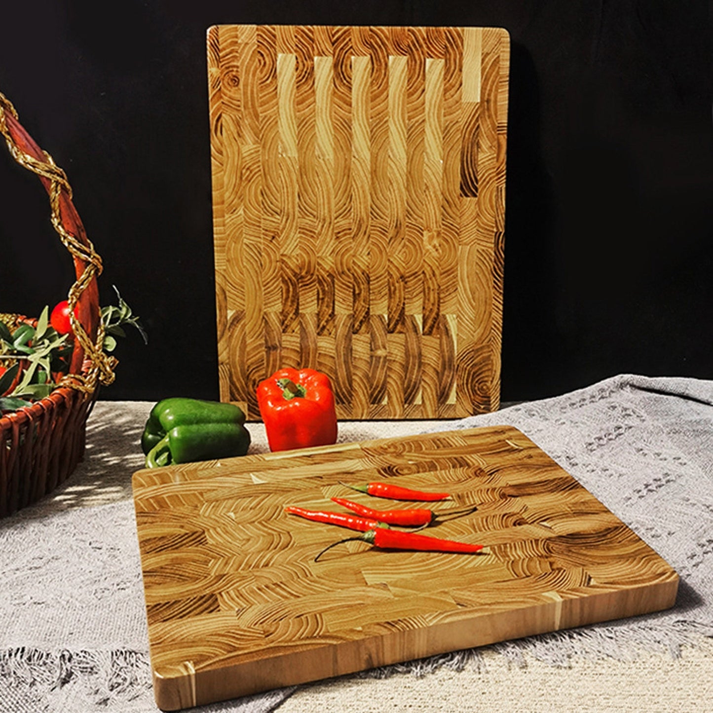 Teak cutting board for the kitchen, perfect for creative cooking at home. This thick wooden chopping board is ideal for all your cutting needs. Crafted from high-quality teak wood, this cutting board is a durable and stylish addition to your kitchen.