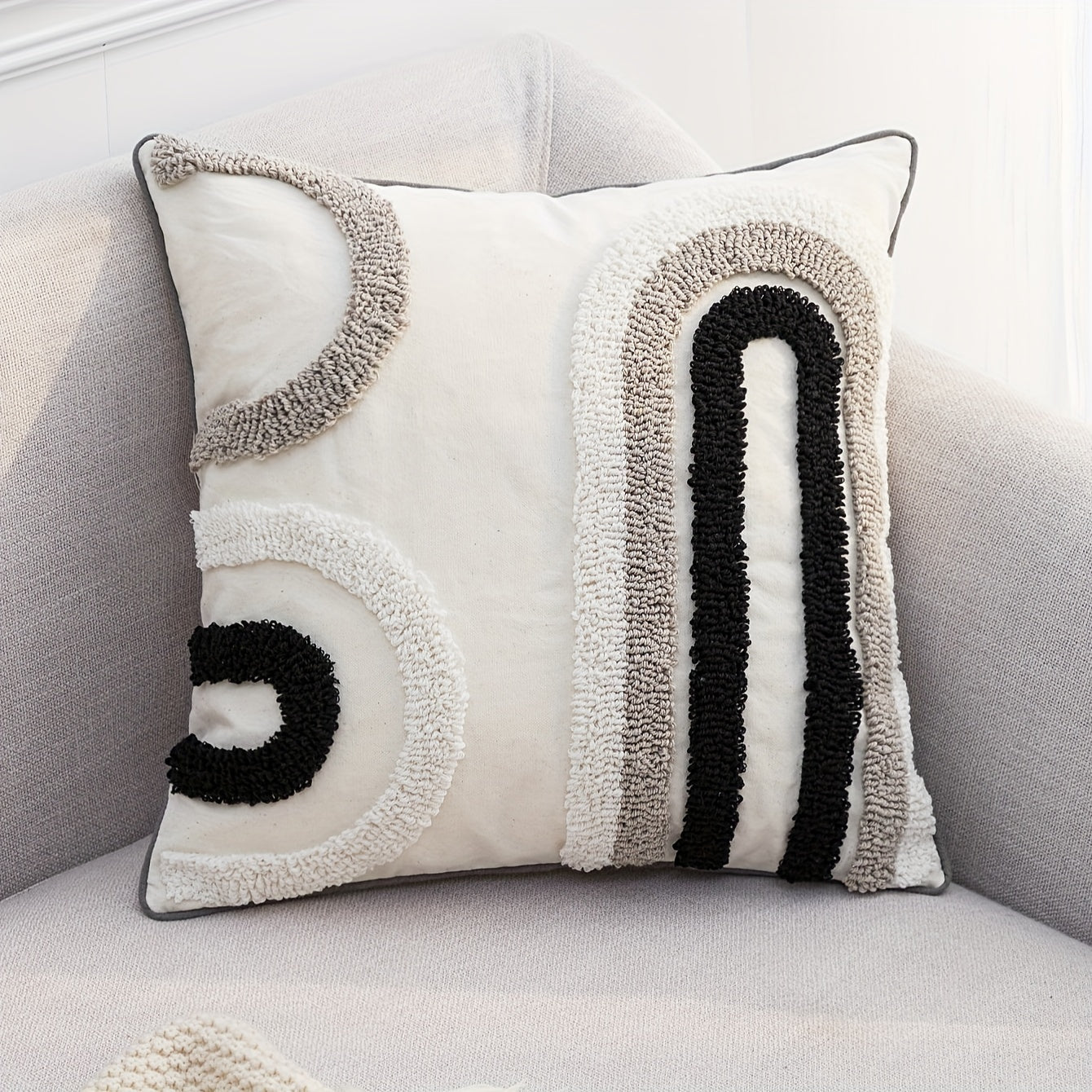 Striped U-shaped pillowcase with Nordic bohemian style, crafted with velvet hemming for bedroom and living room sofa cushions.