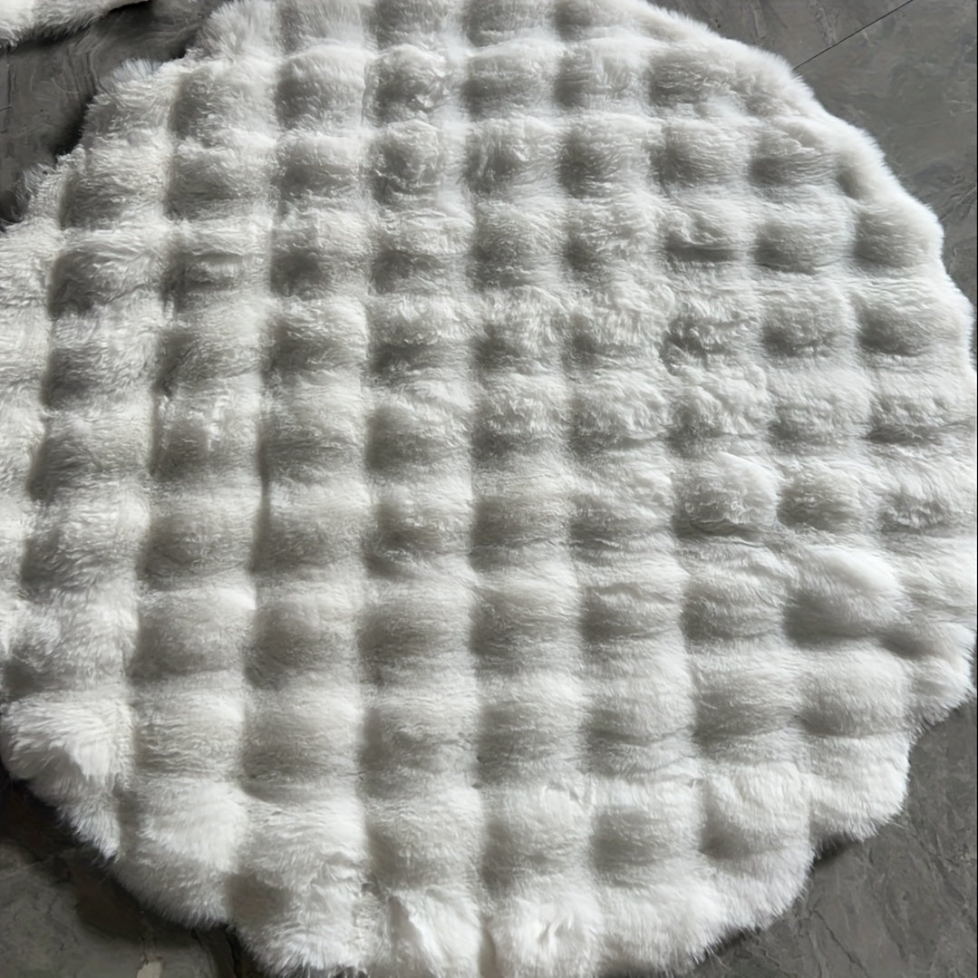 Soft faux fur round plush rug that is perfect for all seasons, with a comfortable smooth short pile carpet. This rug is easy to maintain as it is machine washable, making it a cozy decorative mat for your bedroom bedside, sofa throw, photography decor