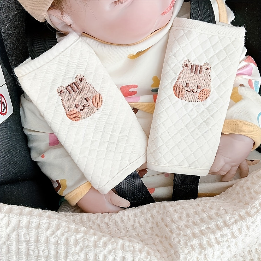 Decorate your baby's safety seat with this adorable cartoon bear shoulder strap cover! Not only does it protect your little one's shoulders, but it also prevents the straps from digging into their legs. This accessory can also be used on strollers and