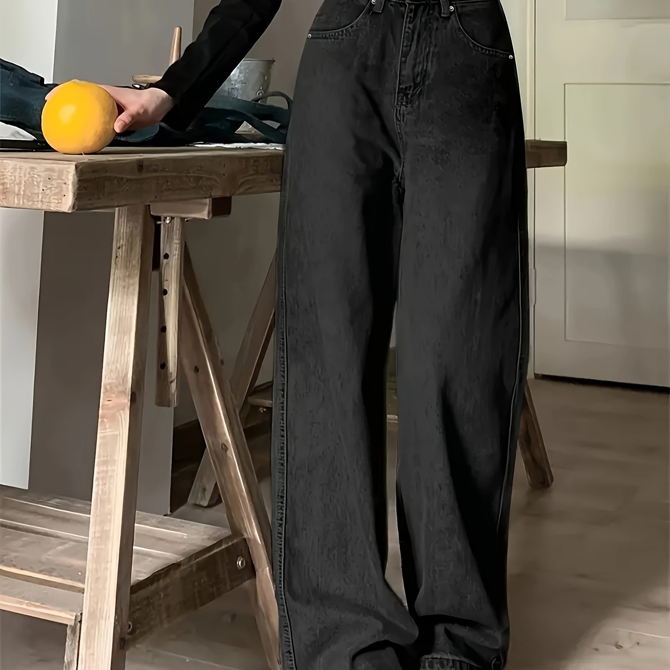 Retro wide-leg jeans with slant pockets for women. Stylish streetwear denim pants.