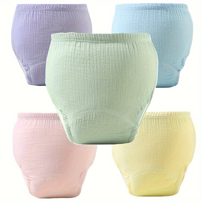 Prevent accidents and help with potty training for both boys and girls with this set of 4/5pcs waterproof washable baby training diapers.