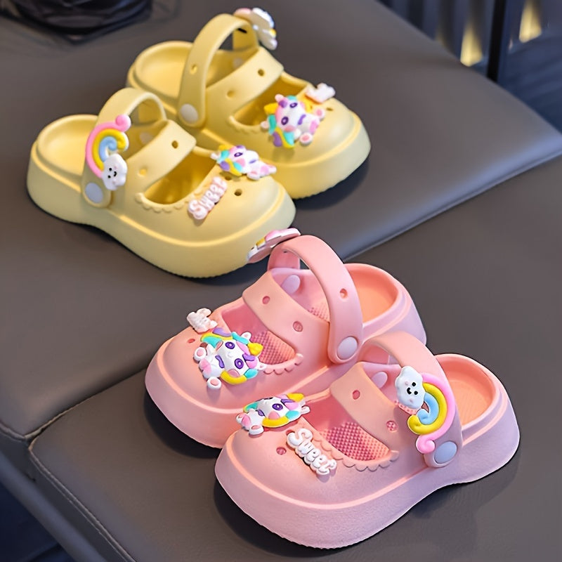 Girls' cartoon clogs in pink and white with charms, suitable for all seasons, indoor/outdoor use.