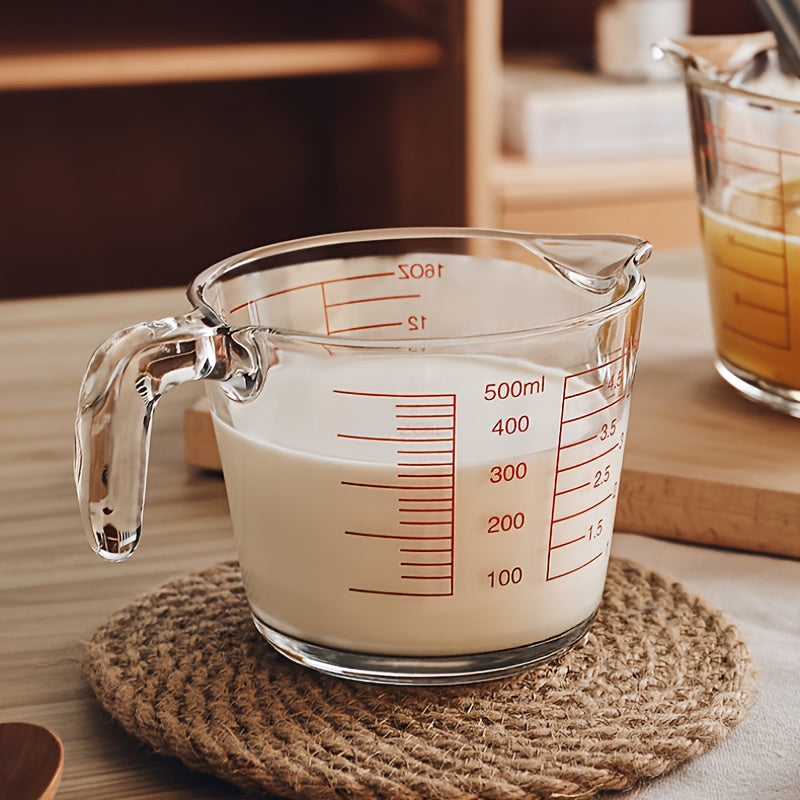 500ml heat-resistant glass measuring cup: precise scale, ergonomic handle, microwave/oven safe for baking/cooking.