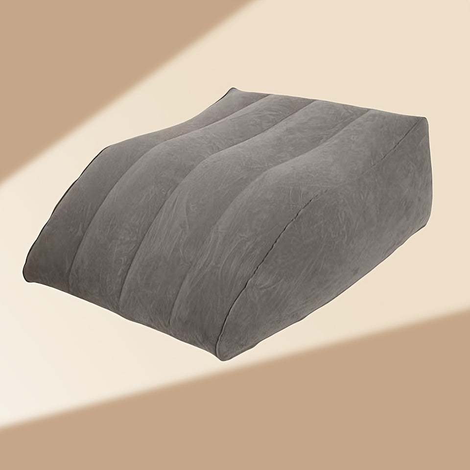 Introducing the Inflatable Leg Support Pillow featuring a new nozzle design! Made from polyester fiber, this 1pc pillow is perfect for muscle relaxation, comfortable leg positioning, naps, injury recovery, and more. Suitable for adults aged 18 and up.