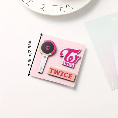 Novelty Kpop Band Magnets featuring ATEEZ, TWICE, (G)I-DLE, and ASTRO. Also, available are Peripheral Lightstick Brooches inspired by Yuqi, MINNIE, Soyeon, NAYEON, and MOMO. Complete your fan collection with these Fashion Clothing Accessories in