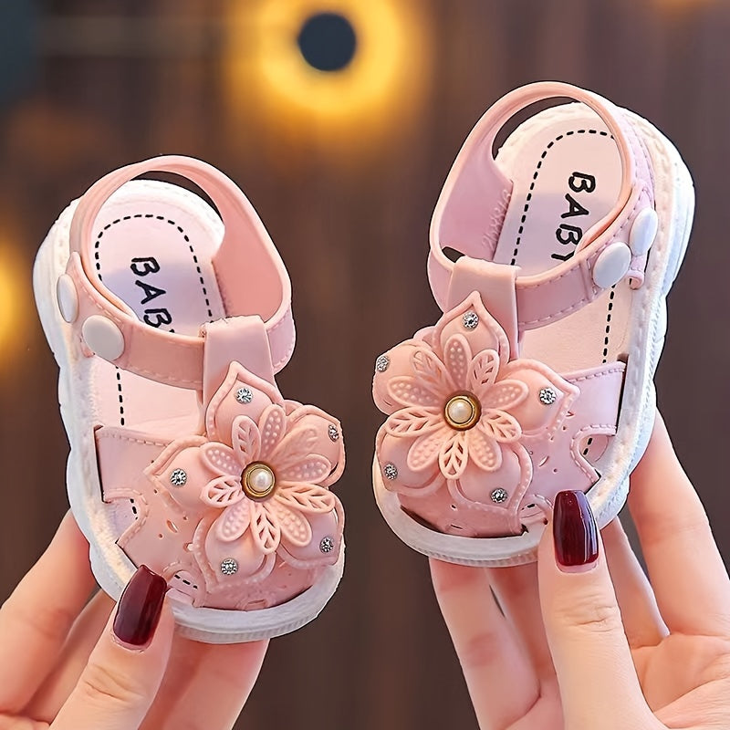 New Princess Sandals for Girls with Hollow Design, Soft Sole, Hook & Loop Closure, PVC Material, Cartoon Pattern, Summer 2024 Collection for Infants and Toddlers.