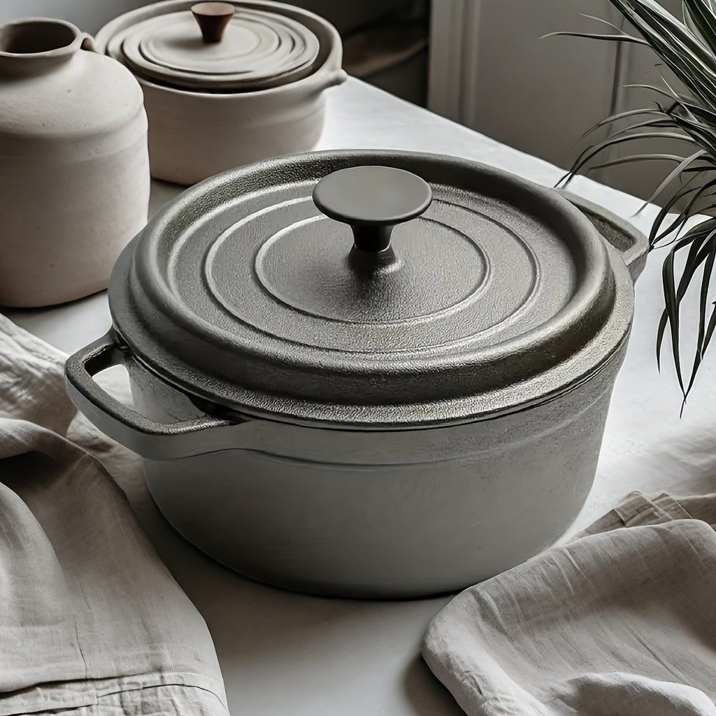 One piece of kitchenware - a double eared stew pot made of cast iron. This versatile pot, with a thickened flat bottom and no coating, is ideal for making soups and stews. It is non-stick and can be used for various purposes in the kitchen. A must-have