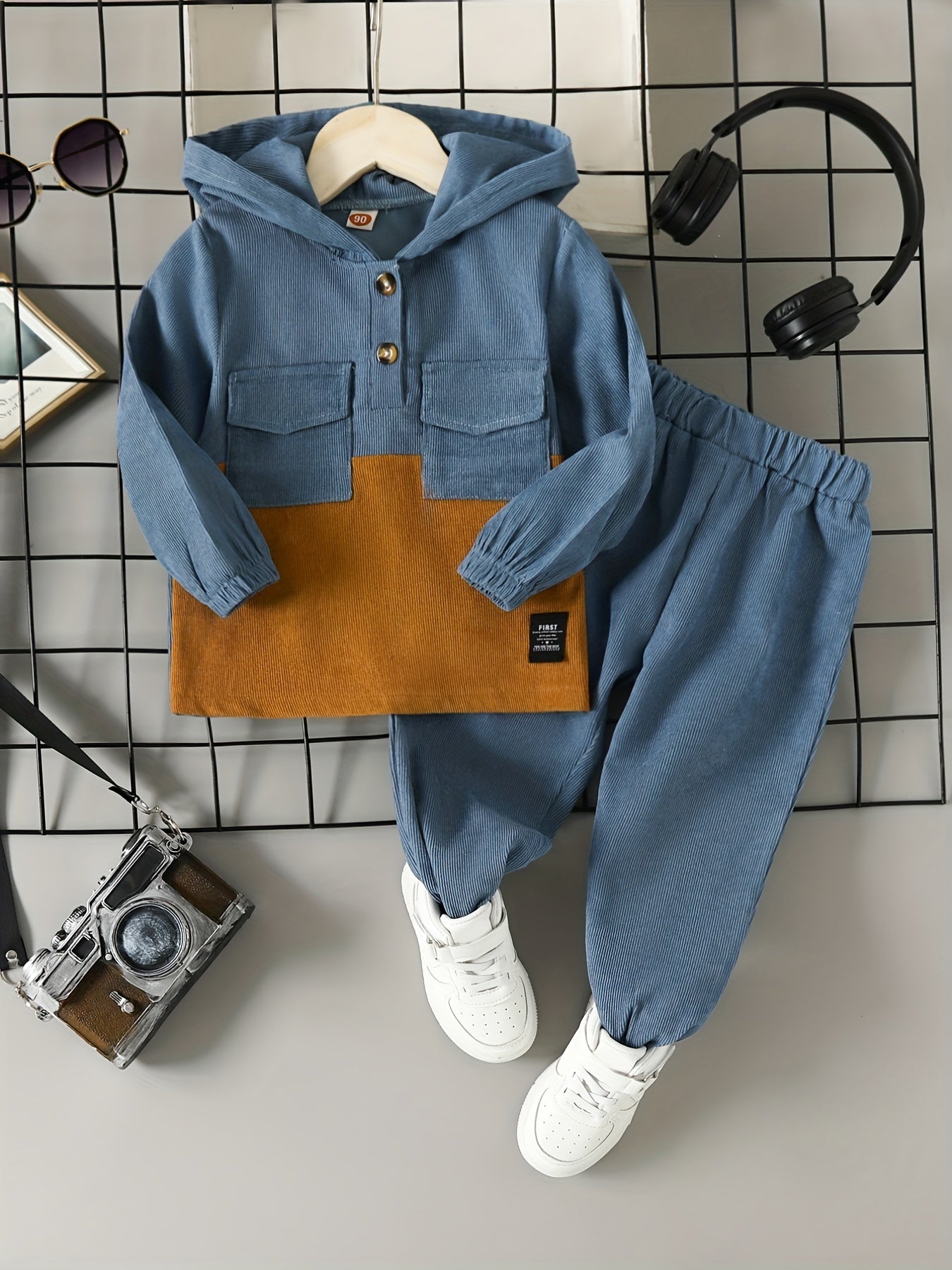 Boys' cozy corduroy hoodie and pants set in brown with beige accents - casual, machine washable outfit for youngsters, perfect for fall/winter and outdoor activities.