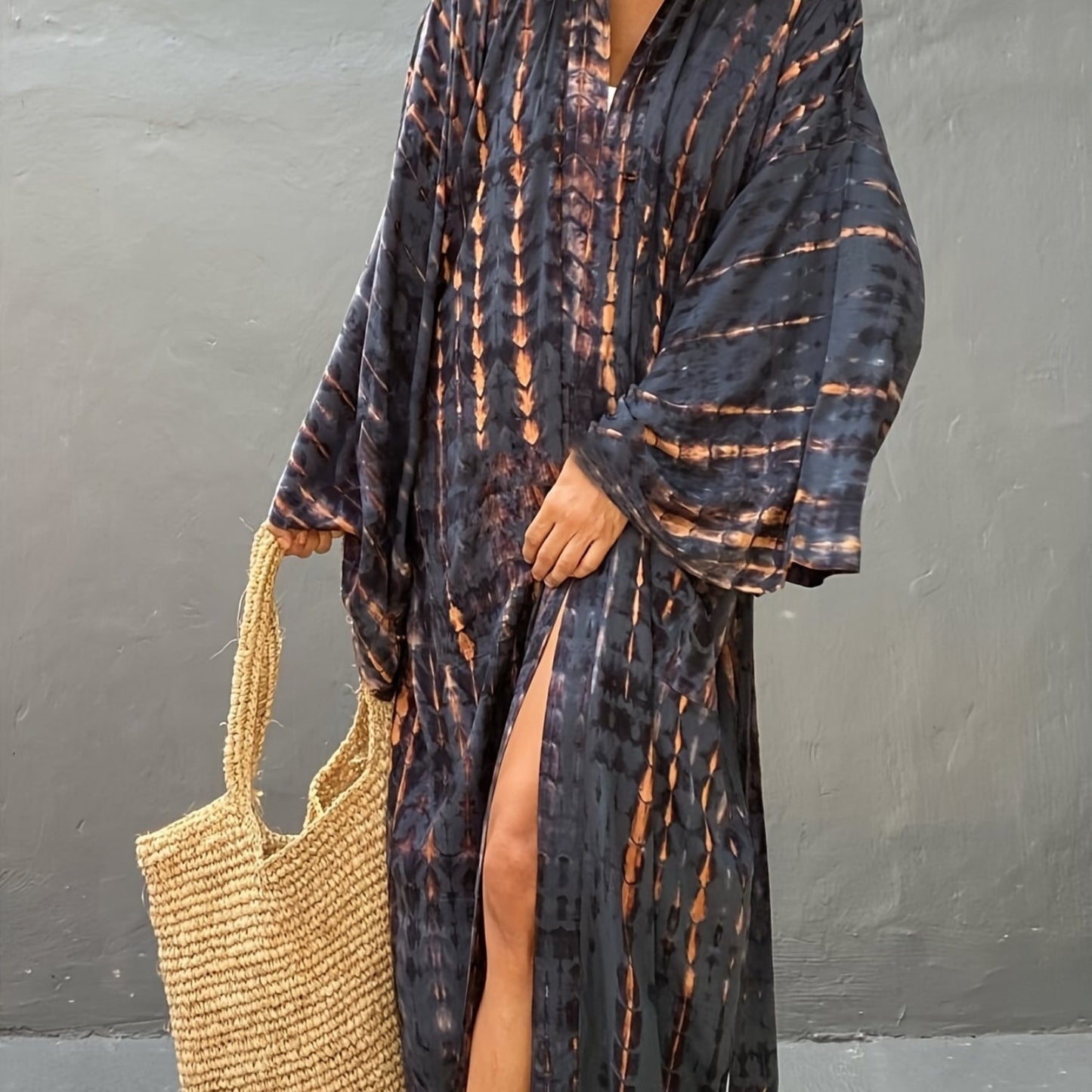 Women's boho style viscose kimono with striped print, open front, and belt. Made of non-stretch woven fabric, lightweight at 108g/㎡. Ideal for the beach vacation.